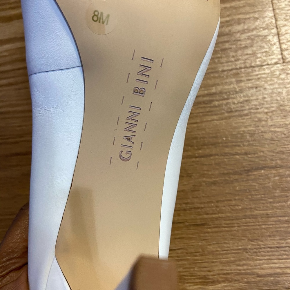 Gianni Bini white pumps - Picture 7 of 11